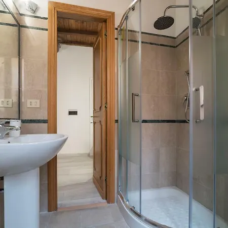 2 Bd 1ba Spanish Steps Apartment