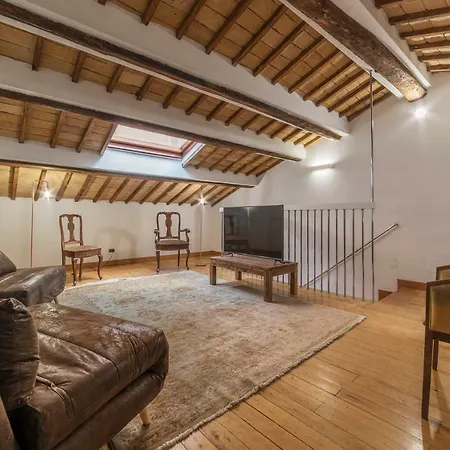 2 Bd 1ba Spanish Steps Apartment