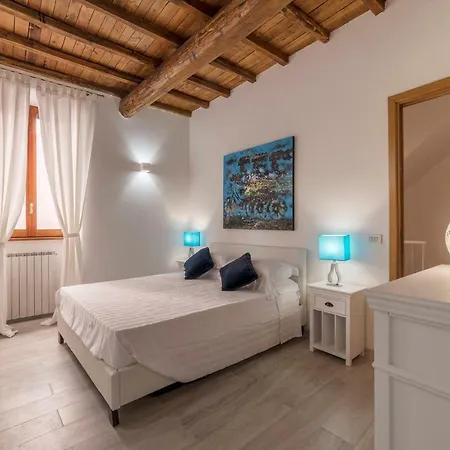 2 Bd 1ba Spanish Steps