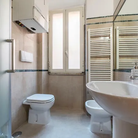 2 Bd 1ba Spanish Steps Apartment