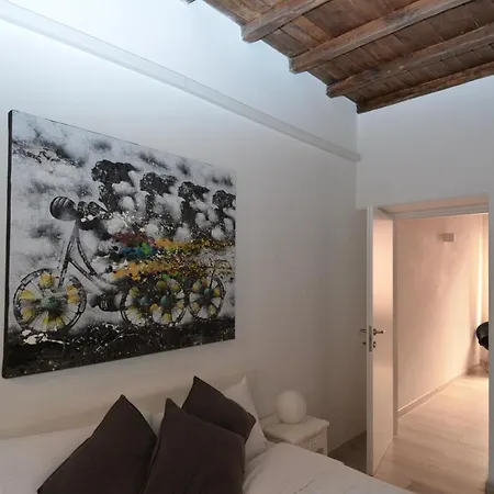 2 Bd 1ba Spanish Steps Apartment